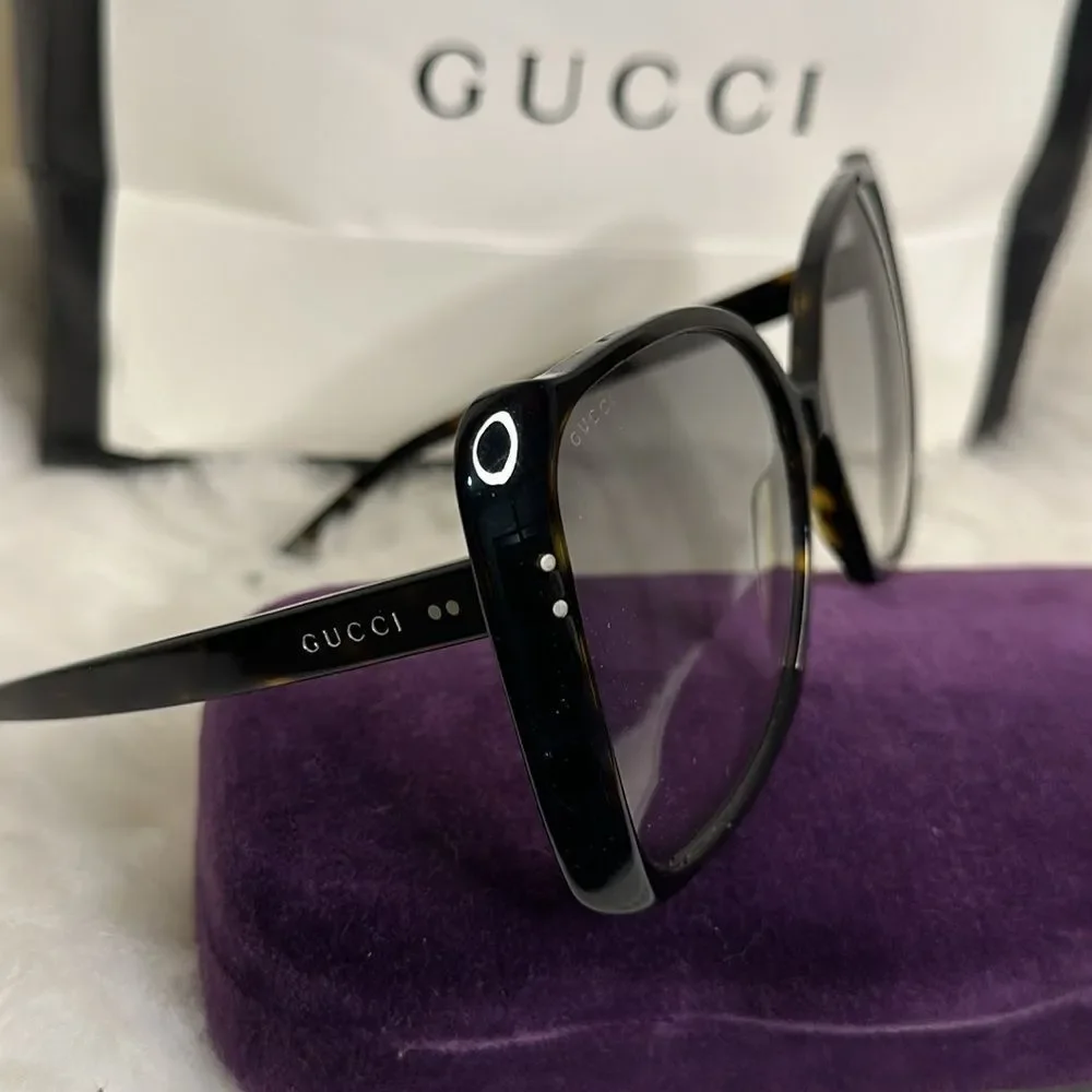 💯Authentic Gucci Sunglasses with Case🍀 - Picture 3 of 16